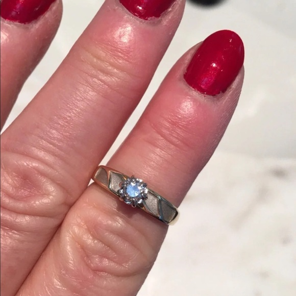 14K DIAMOND ENGAGEMENT RING - Picture 2 of 6